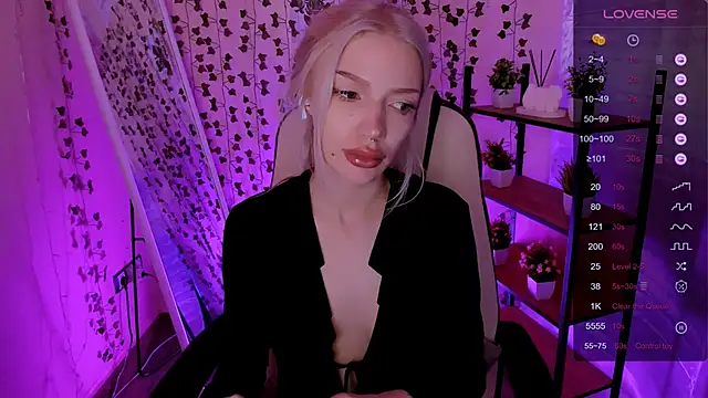 AnyaTaylor  online show from 04.24.26