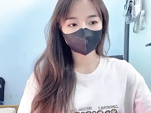 Snapshot of Tinaa-22 chatting on 09.10.25 Tinaa-22 online show from 09.10.25