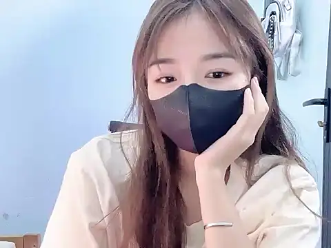 Snapshot of Tinaa-22 chatting on 09.17.25 Tinaa-22 online show from 09.17.25