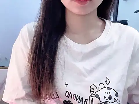 Snapshot of Tinaa-22 chatting on 10.10.25 Tinaa-22 online show from 10.10.25