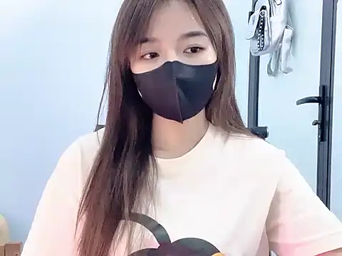 Snapshot of Tinaa-22 chatting on 10.11.25 Tinaa-22 online show from 10.11.25