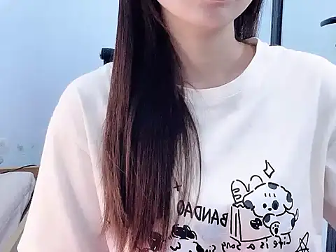 Snapshot of Tinaa-22 chatting on 10.23.25 Tinaa-22 online show from 10.23.25