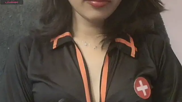 Snapshot of SWEET-18-TEEN chatting on 10.27.25 SWEET-18-TEEN online show from 10.27.25