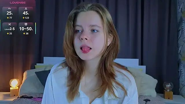 Snapshot of JulietteRain chatting on 11.02.25 JulietteRain online show from 11.02.25