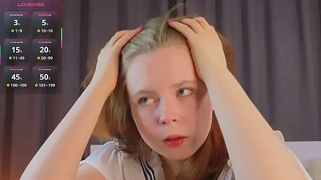 Snapshot of JulietteRain chatting on 11.08.25 JulietteRain online show from 11.08.25