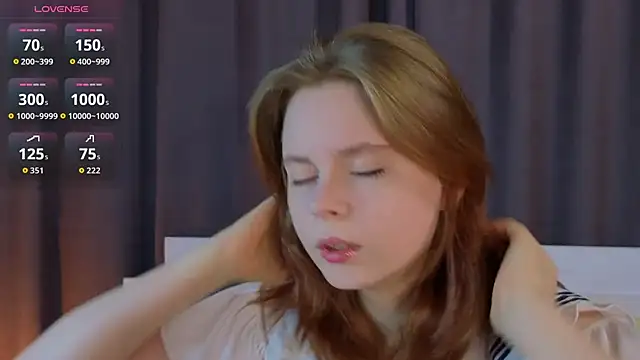 Snapshot of JulietteRain chatting on 11.15.25 JulietteRain online show from 11.15.25