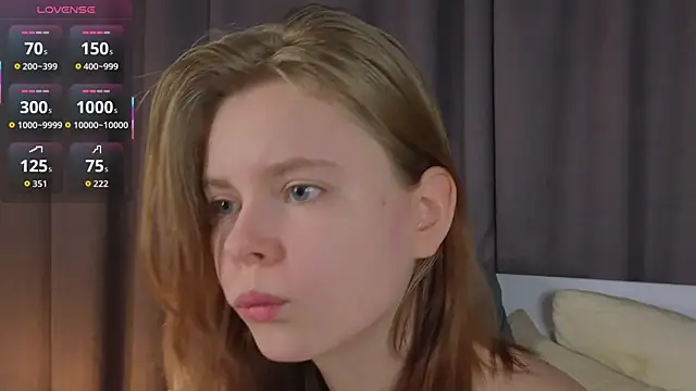 Snapshot of JulietteRain chatting on 11.28.25 JulietteRain online show from 11.28.25