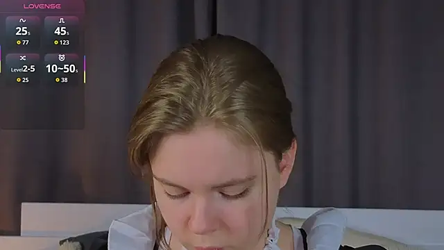 Snapshot of JulietteRain chatting on 11.30.25 JulietteRain online show from 11.30.25