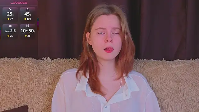 Snapshot of JulietteRain chatting on 12.03.25 JulietteRain online show from 12.03.25