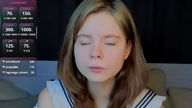 Snapshot of JulietteRain chatting on 12.13.25 JulietteRain online show from 12.13.25