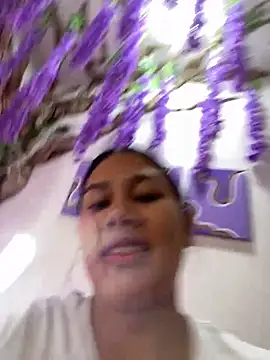 Snapshot of burbuja02 chatting on 12.19.25 burbuja02 online show from 12.19.25