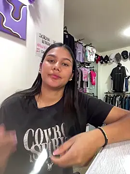 Snapshot of burbuja02 chatting on 12.20.25 burbuja02 online show from 12.20.25