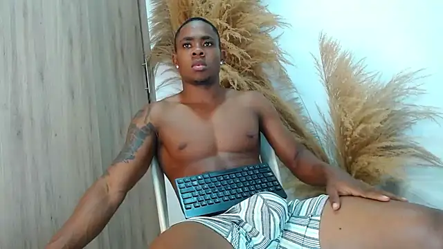 Snapshot of liambolt chatting on 11.10.25 liambolt online show from 11.10.25