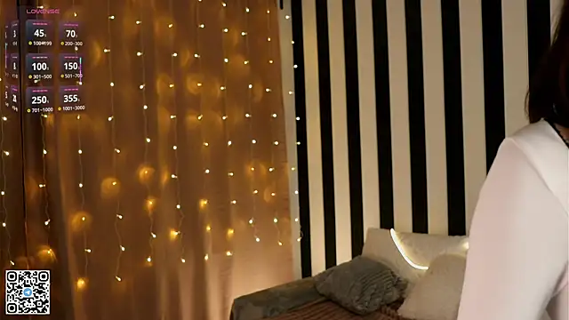 LorinaMaffitt online show from 11.20.25