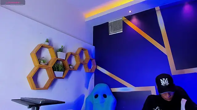 Snapshot of imperial_boys chatting on 09.10.25 imperial boys online show from 09.10.25