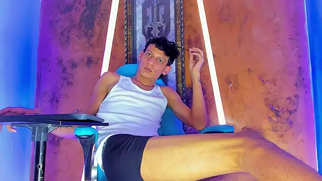 Snapshot of imperial_boys chatting on 10.31.25 imperial boys online show from 10.31.25