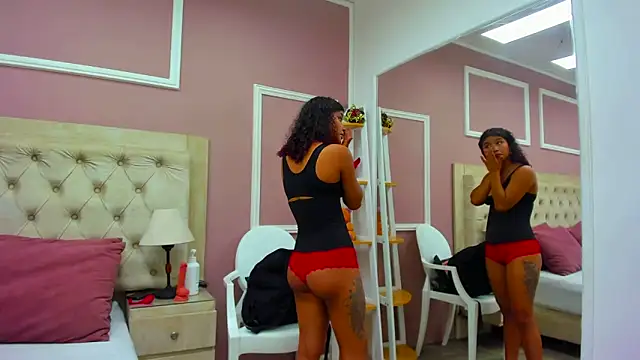 Snapshot of merlyaluna chatting on 09.12.25 merlyaluna online show from 09.12.25