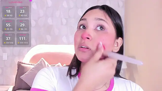 Snapshot of angel_ponce chatting on 10.07.25 angel ponce online show from 10.07.25