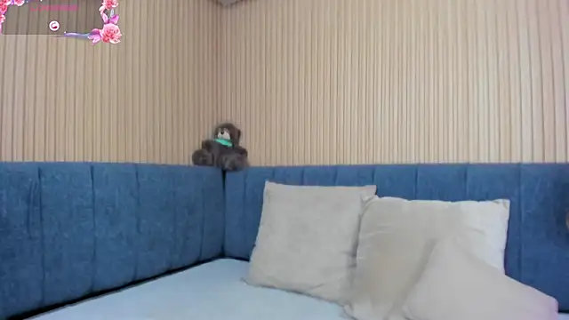 Snapshot of angel_ponce chatting on 11.05.25 angel ponce online show from 11.05.25