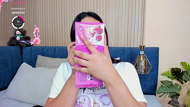 Snapshot of angel_ponce chatting on 11.23.25 angel ponce online show from 11.23.25