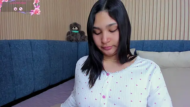 Snapshot of angel_ponce chatting on 12.15.25 angel ponce online show from 12.15.25