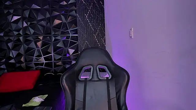 Snapshot of ChannelWhite_ chatting on 03.04.26 ChannelWhite online show from 03.04.26