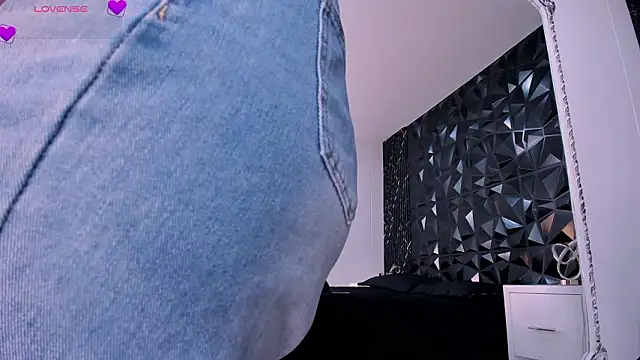 Snapshot of ChannelWhite_ chatting on 03.10.26 ChannelWhite online show from 03.10.26