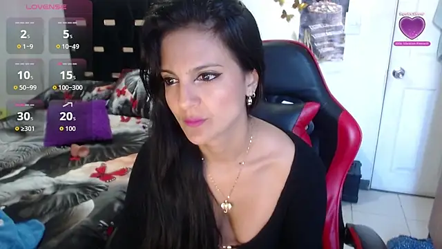 Snapshot of BasmaHernandez chatting on 11.25.25 BasmaHernandez online show from 11.25.25