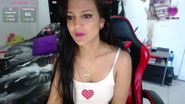 Snapshot of BasmaHernandez chatting on 11.26.25 BasmaHernandez online show from 11.26.25