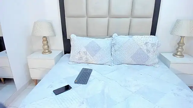 Snapshot of ElisabettaMonroy chatting on 10.02.25 ElisabettaMonroy online show from 10.02.25