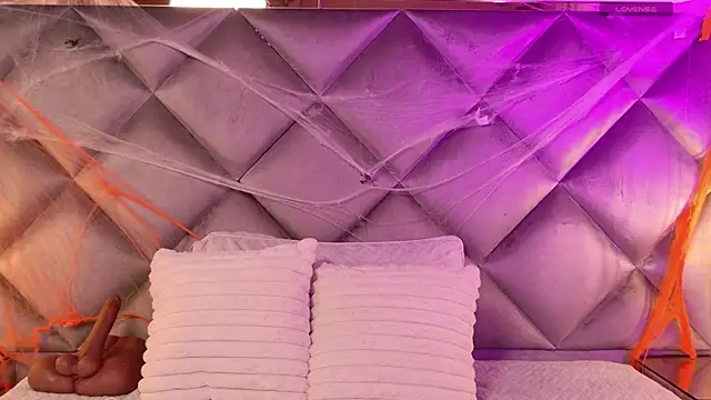 Snapshot of gemma_sm chatting on 10.24.25 gemma sm online show from 10.24.25