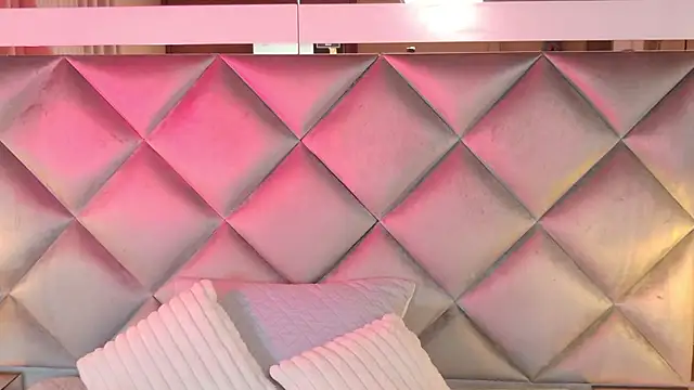 Snapshot of gemma_sm chatting on 11.26.25 gemma sm online show from 11.26.25