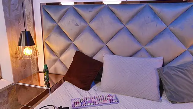 Snapshot of gemma_sm chatting on 12.14.25 gemma sm online show from 12.14.25