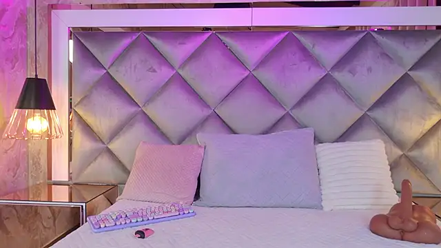 Snapshot of gemma_sm chatting on 12.16.25 gemma sm online show from 12.16.25