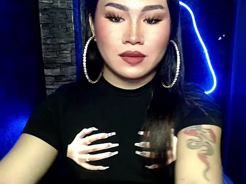 pretty lassy online show from 10.13.25