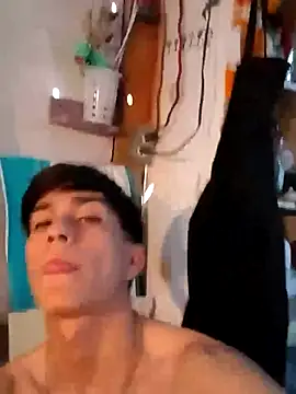 Snapshot of LUISSLEONN0958 chatting on 09.14.25 LUISSLEONN0958 online show from 09.14.25