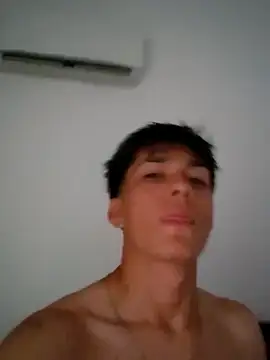 Snapshot of LUISSLEONN0958 chatting on 11.09.25 LUISSLEONN0958 online show from 11.09.25