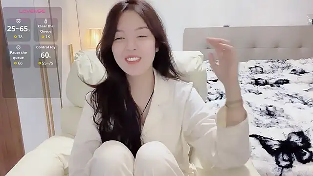 Snapshot of T-LL77- chatting on 02.10.26 T-LL77- online show from 02.10.26