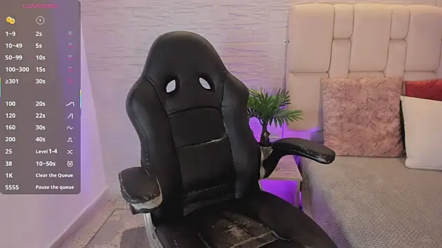 Snapshot of Mollycb chatting on 09.19.25 Mollycb online show from 09.19.25