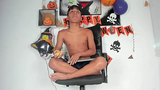 tyler twink boy online show from 10.24.25