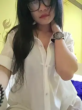 Snapshot of YayeeShow chatting on 11.14.25 YayeeShow online show from 11.14.25