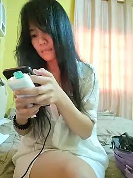 Snapshot of YayeeShow chatting on 11.24.25 YayeeShow online show from 11.24.25