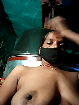 Snapshot of Sexi_savita chatting on 09.18.25 Sexi savita online show from 09.18.25