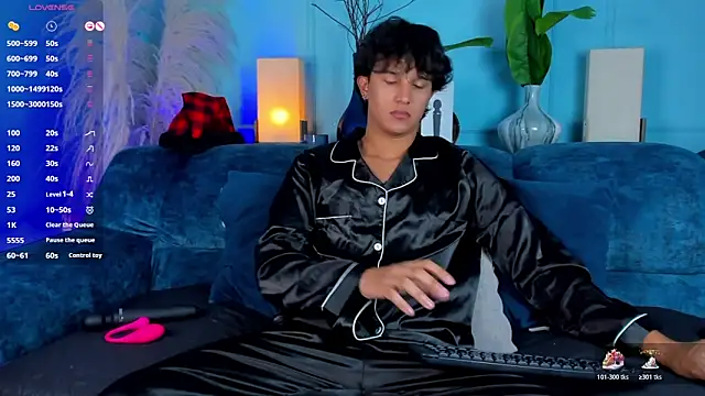 Leo Savage  online show from 12.16.25