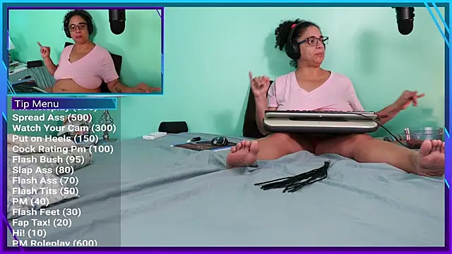 Snapshot of nsfwismorefun chatting on 10.23.25 nsfwismorefun online show from 10.23.25