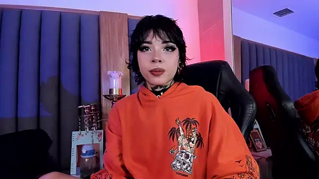 Snapshot of misstomie_ chatting on 02.25.26 misstomie online show from 02.25.26