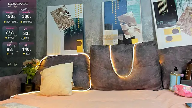 Snapshot of SlyFoxTales_ chatting on 11.28.25 SlyFoxTales online show from 11.28.25