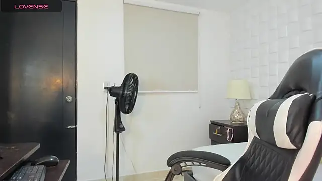 yulitza1025 online show from 03.13.26