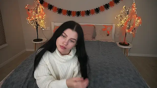 Snapshot of SkyBri_i chatting on 10.28.25 SkyBri i online show from 10.28.25