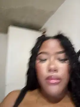 Nahomi Rivera online show from 11.13.25